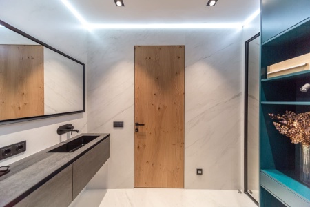 Скрытая дверь AQUA Invisible на себя, Под покраску, 600/700/800*2000 мм. «Sofia» в Ярославле